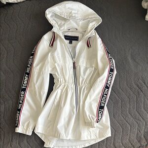 NWOT Tommy Hilfiger Women’s White Zip-Up Jacket with Hood Size S